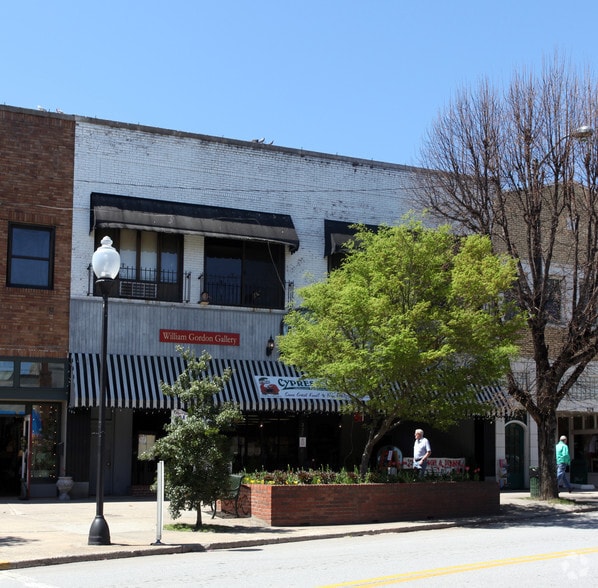 321 N Main St, Hendersonville, NC à louer - Photo du bâtiment - Image 2 de 19