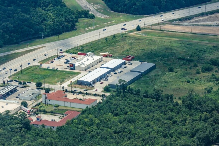 19737 Lee Rd Freestanding Buildings portfolio of 3 properties for sale on LoopNet.ca - Aerial - Image 3 of 7