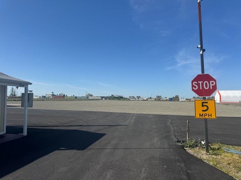 2901 Elkhorn Blvd, North Highlands, CA for lease - Primary Photo - Image 2 of 4