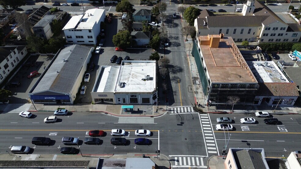 585-599 Lighthouse St, Monterey, CA à vendre - Photo du bâtiment - Image 2 de 8