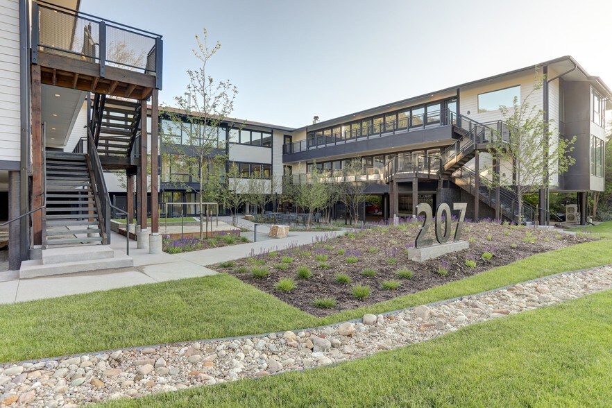 207 Canyon Blvd, Boulder, CO à vendre - Photo du bâtiment - Image 2 de 9