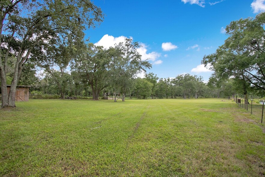 19616 Livingston Ave, Lutz, FL à vendre - Photo du bâtiment - Image 3 de 55