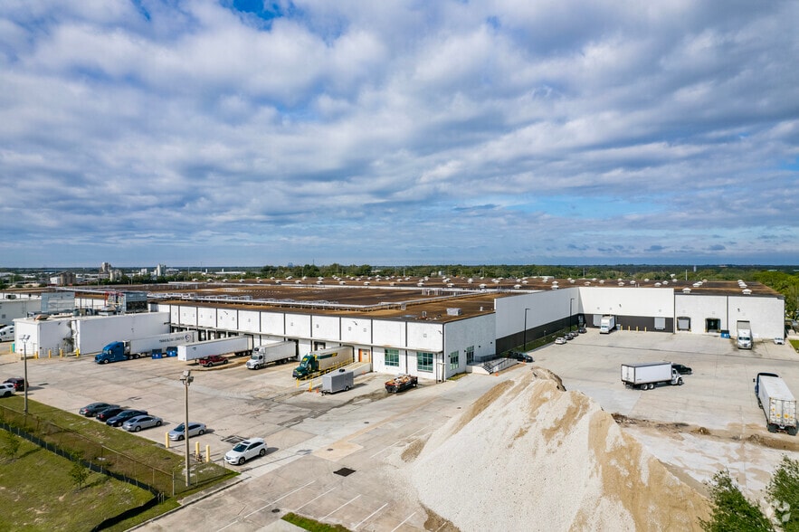 6422 Harney Rd, Tampa, FL à louer - Photo du bâtiment - Image 3 de 8