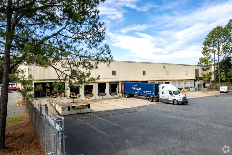 13201 W Reese Blvd, Huntersville, NC for lease - Building Photo - Image 2 of 11