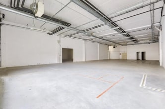21/23 Rue Du Petit Albi, Cergy for lease Interior Photo- Image 2 of 4