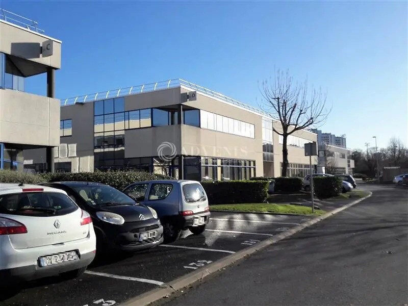 Flex in Gennevilliers for lease Building Photo- Image 1 of 7