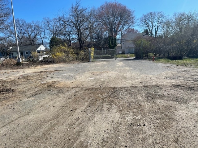 386 Oakwood Rd, Huntington Station, NY à louer - Photo du bâtiment - Image 3 de 3