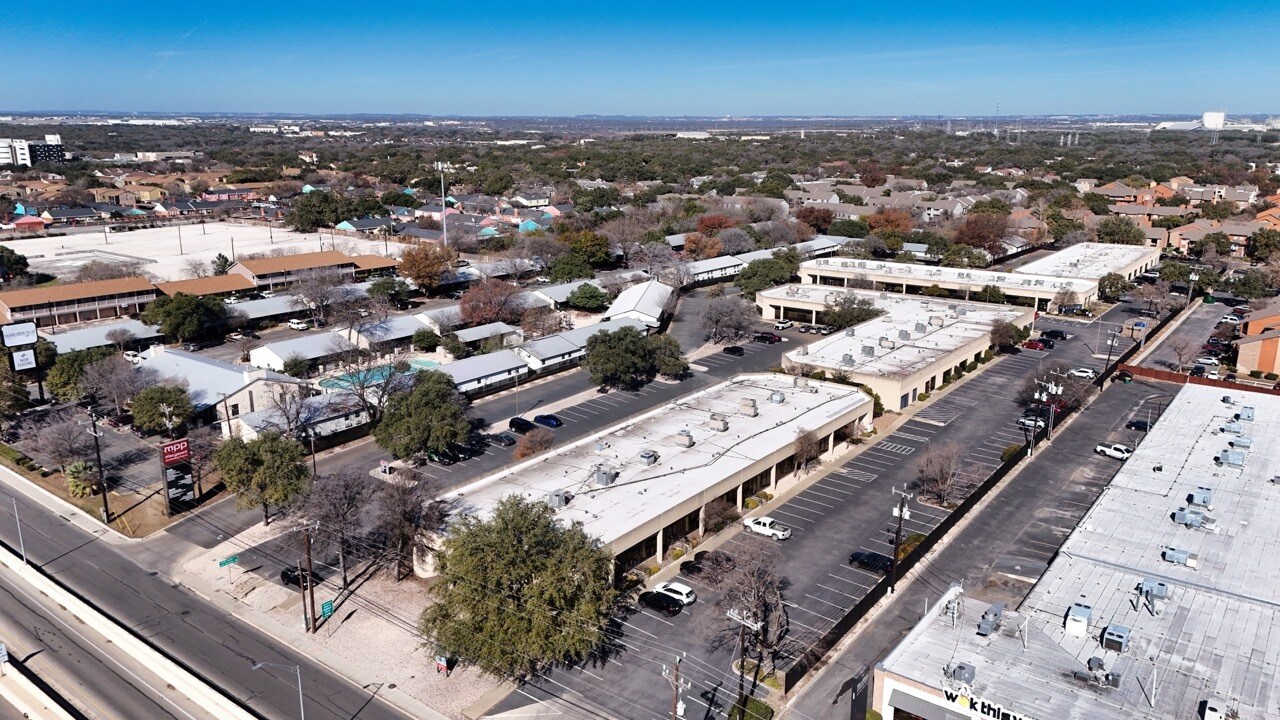 2391 NE Loop 410, San Antonio, TX à louer Photo principale- Image 1 de 11