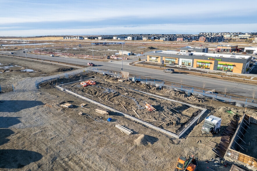 3105 Main St SW, Airdrie, AB à vendre - Photo principale - Image 1 de 4