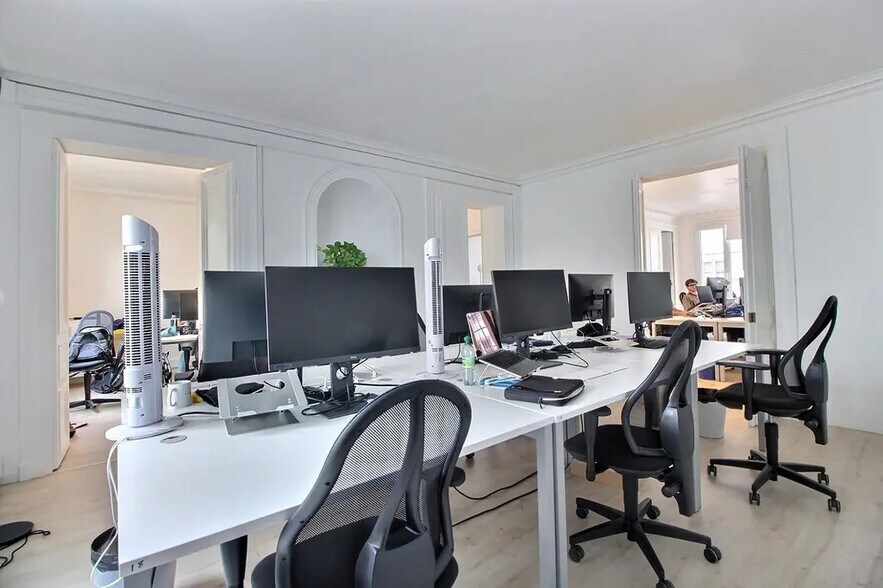 40 Bis Rue Du Faubourg Poissonnière, Paris à louer - Photo du bâtiment - Image 3 de 14