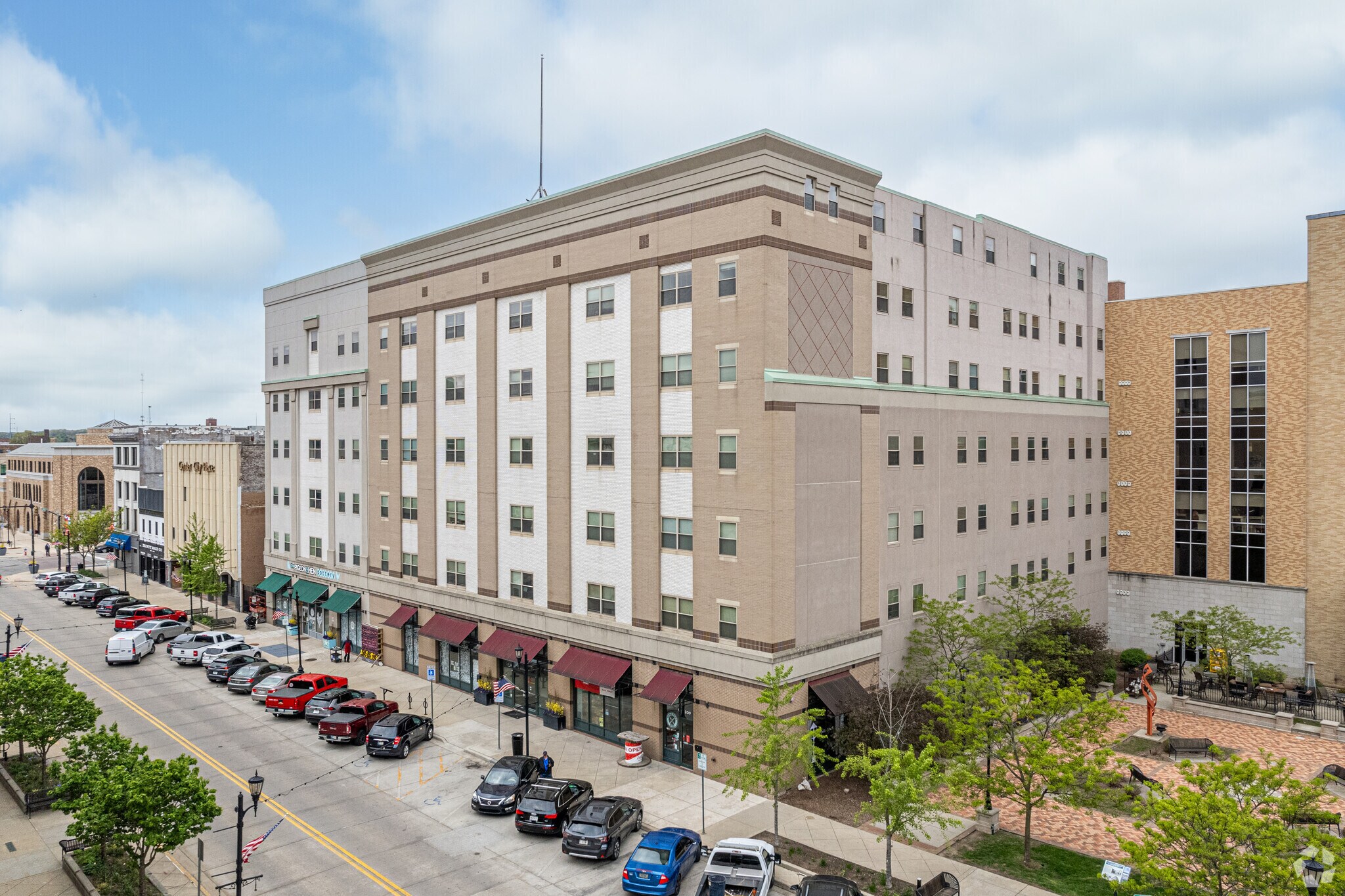 211 S Michigan St, South Bend, IN à louer Photo principale- Image 1 de 11