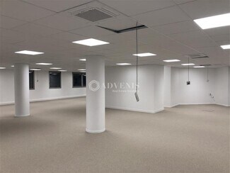 Plus de détails pour 15 Rue Joël Le Theule, Montigny-le-Bretonneux - Bureau à louer