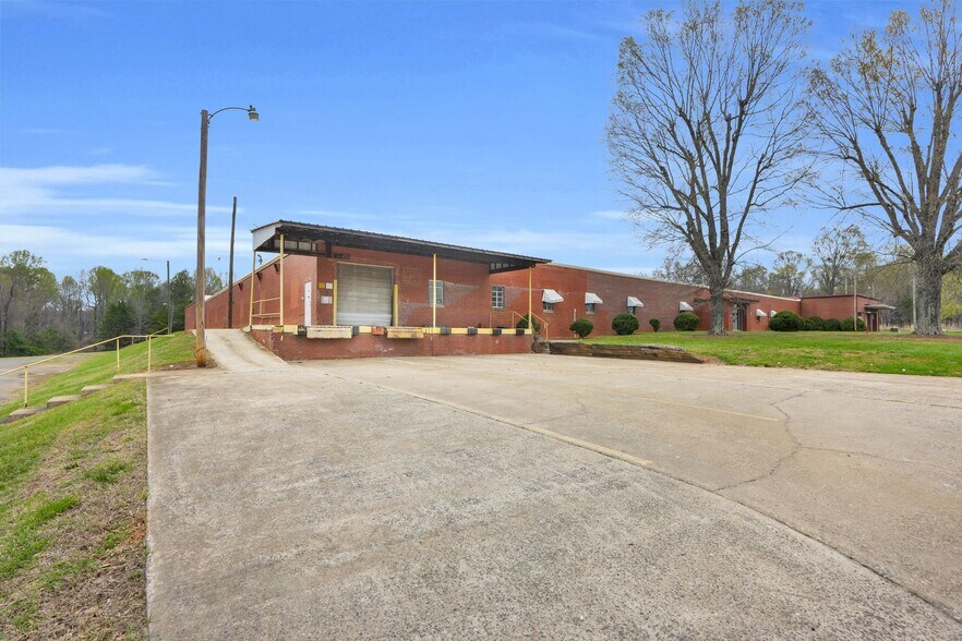 900 W Academy St, Cherryville, NC à vendre - Photo du bâtiment - Image 3 de 21