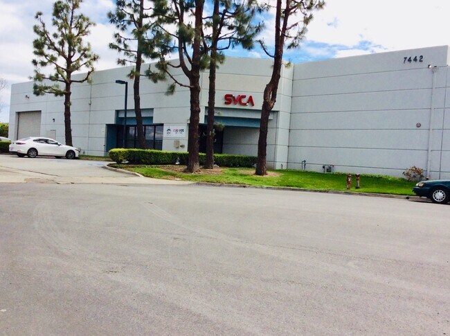 Plus de détails pour 7442 Vincent Cir, Huntington Beach, CA - Industriel à louer
