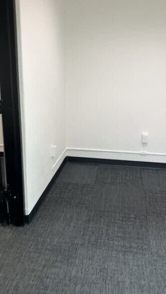 121 E Magnolia St, Friendswood, TX à louer - Vidéo sur l’inscription commerciale - Image 2 de 11