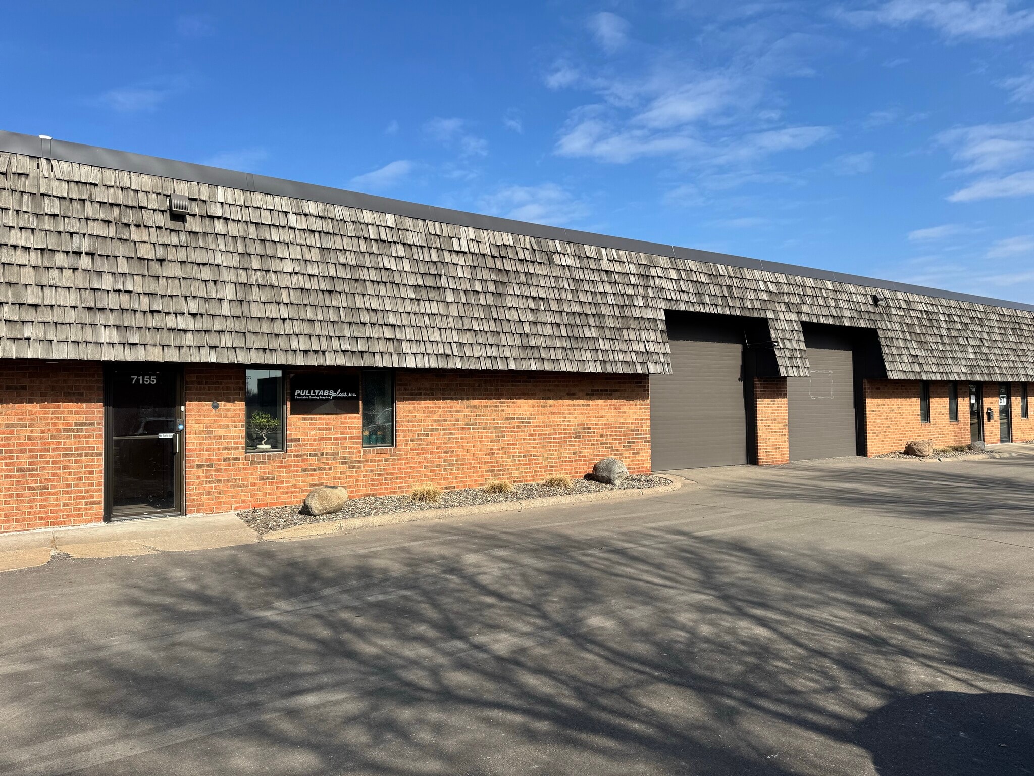 7155-7175 W Commerce Cir, Fridley, MN for lease Interior Photo- Image 1 of 1