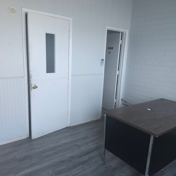 1950 Commander Dr, Lake Havasu City, AZ for lease - Building Photo - Image 3 of 30