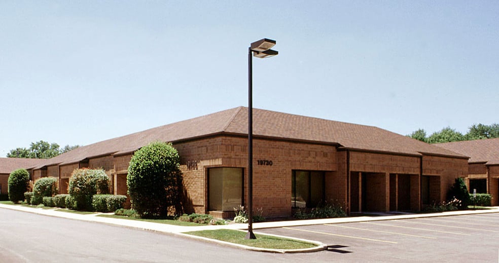 Flossmoor Executive Center portfolio of 4 properties for sale on LoopNet.ca - Primary Photo - Image 3 of 4