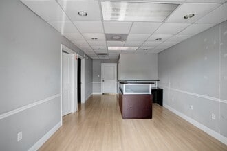 1882 Porter Lake Dr, Sarasota, FL for lease Building Photo- Image 1 of 7