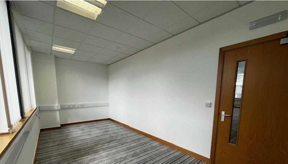 Blackburn Rd, Haslingden for lease - Interior Photo - Image 3 of 3