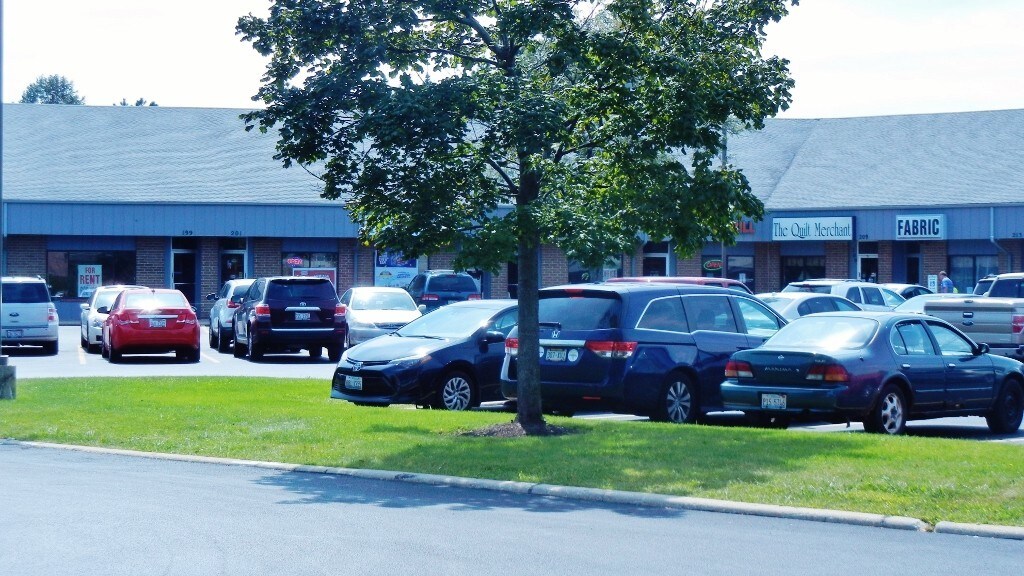 27W181-27W239 Geneva Rd, Winfield, IL à louer Photo principale- Image 1 de 21