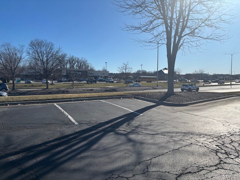 18900 E Valley View Pky, Independence, MO for lease - Building Photo - Image 2 of 3