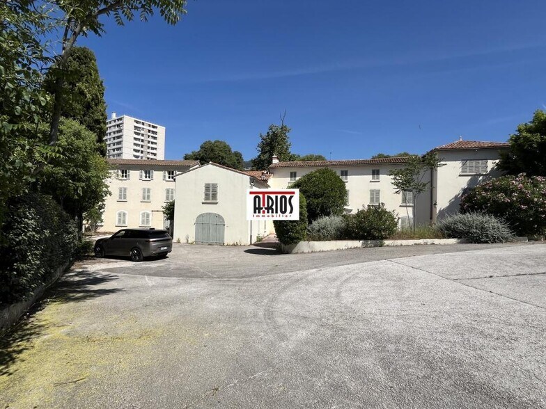 Bureau dans Toulon à vendre - Photo du bâtiment - Image 2 de 15