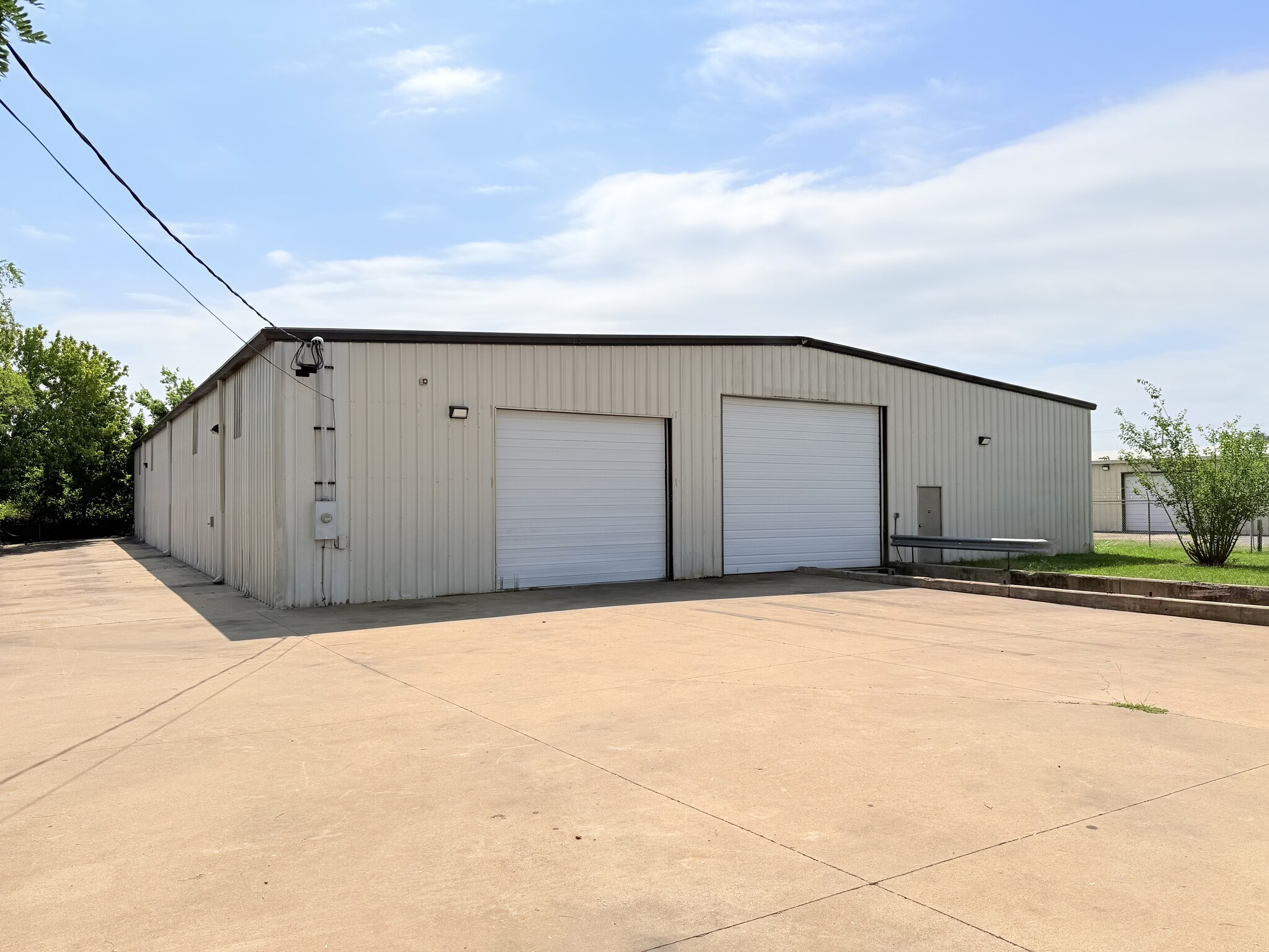 4066 Hatcher Cir, Memphis, TN for lease Building Photo- Image 1 of 9
