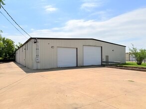 4066 Hatcher Cir, Memphis, TN for lease Building Photo- Image 1 of 9
