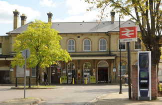 Plus de détails pour Station Rd, Aldershot - Local commercial à louer