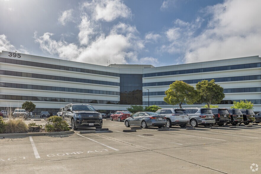 395 Oyster Point Blvd, South San Francisco, CA à louer - Photo du bâtiment - Image 2 de 5
