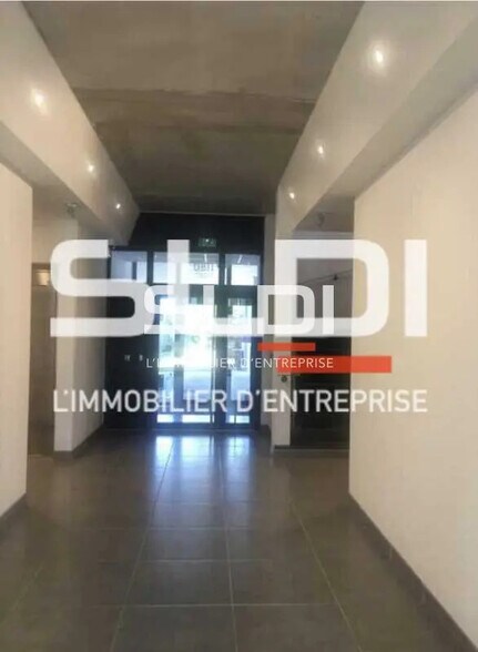 Bureau dans Rillieux-la-Pape à louer - Photo du bâtiment - Image 2 de 8