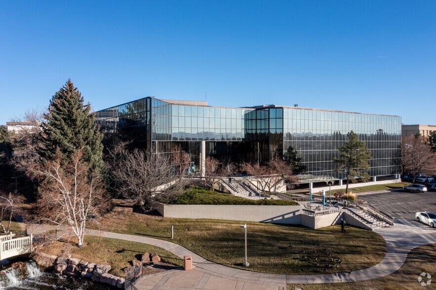 8085 S Chester St, Centennial, CO à vendre - Photo du bâtiment - Image 3 de 34