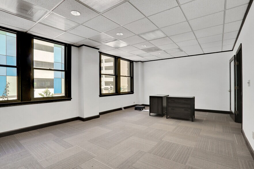 300 W Adams St, Jacksonville, FL à louer - Photo du bâtiment - Image 3 de 16