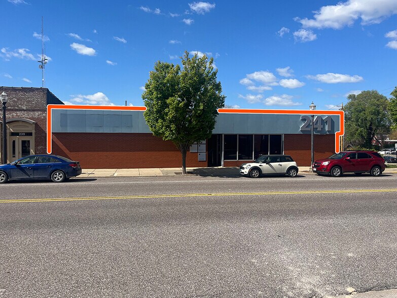 241 N Main St, Edwardsville, IL à louer - Photo du bâtiment - Image 1 de 6