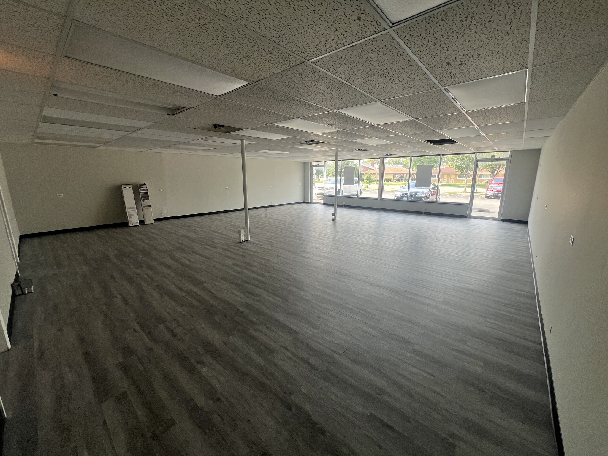 35-101 E Fullerton Ave, Addison, IL for lease Building Photo- Image 1 of 9