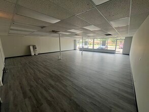 35-101 E Fullerton Ave, Addison, IL for lease Building Photo- Image 1 of 9