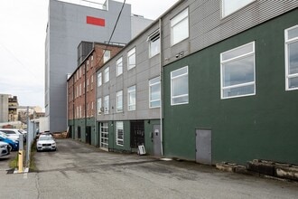 821-827 Powell St, Vancouver, BC à louer Photo du bâtiment- Image 2 de 9