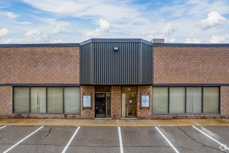 2320 Tedlo St, Mississauga, ON for lease - Building Photo - Image 3 of 5