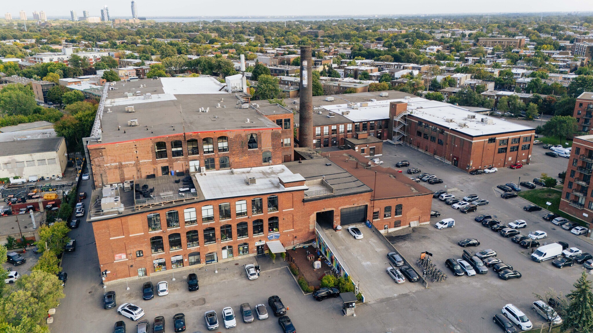 5524-5548 Rue Saint-Patrick, Montréal, QC for lease Primary Photo- Image 1 of 4