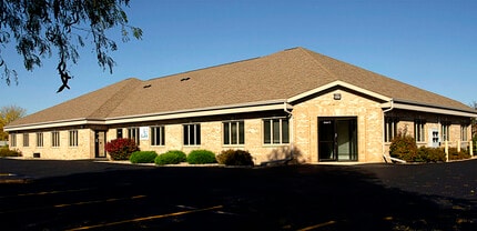 5793 W Grande Market Dr, Appleton, WI for lease Building Photo- Image 1 of 3
