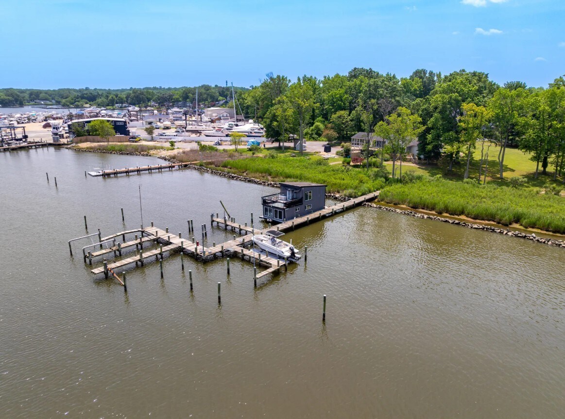 1052 Old Turkey Point Rd, Edgewater, MD à vendre Photo principale- Image 1 de 26