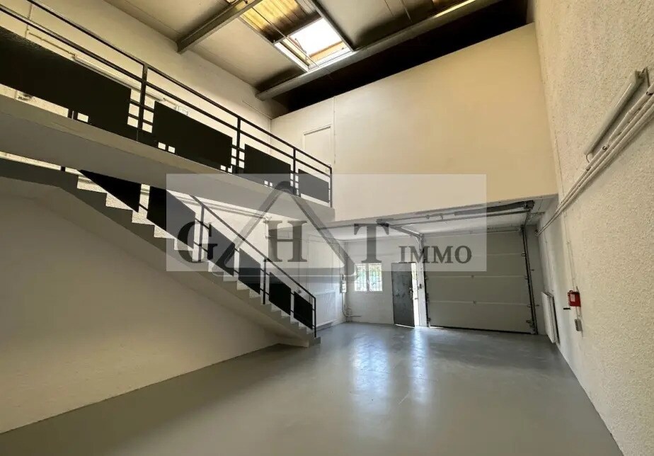 Industrial in Savigny-le-Temple for lease Interior Photo- Image 1 of 4
