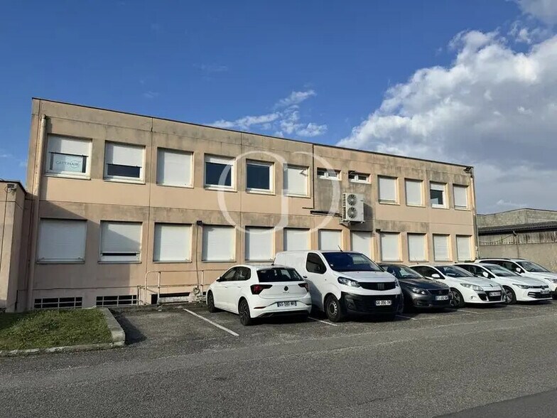 6 Avenue Docteur Schweitzer, Meyzieu for sale - Building Photo - Image 2 of 15