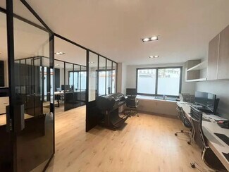 Plus de détails pour Multi-résidentiel à vendre