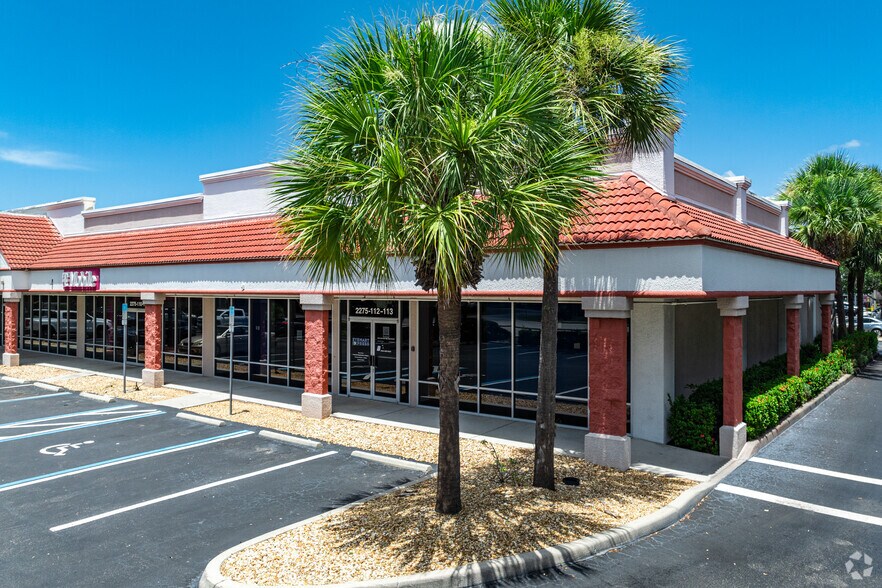 2251 Pine Ridge Rd, Naples, FL à louer - Photo du bâtiment - Image 1 de 16