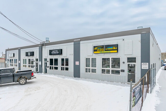 Plus de détails pour 16813-16815 110th Ave NW, Edmonton, AB - Local d'activités à louer