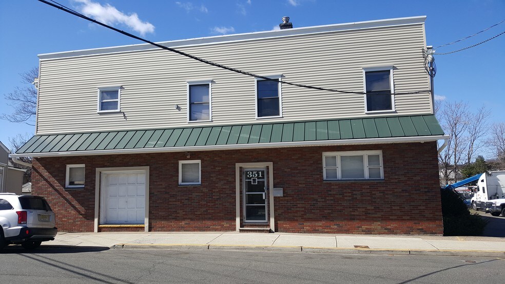 351 W Clinton St, Haledon, NJ à vendre - Photo du bâtiment - Image 2 de 4