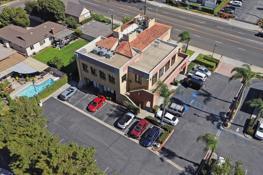 4774 Riverside Dr, Chino, CA à louer - Photo du bâtiment - Image 2 de 23