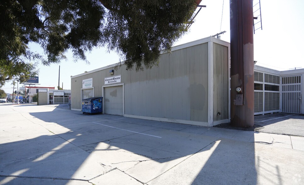 8700-8720 Venice Blvd, Los Angeles, CA for lease - Building Photo - Image 2 of 10